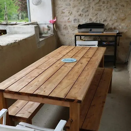 Casa de Férias Maison Ancienne En Perigord, 10 Personnes Milhac-de-Nontron